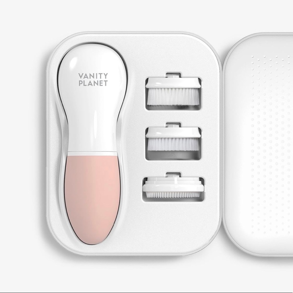 Facial cleansing brush